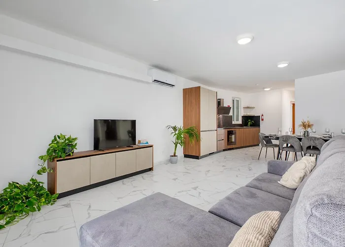 New! Sant Anna Residences, 1 By Sf Homes Apartament